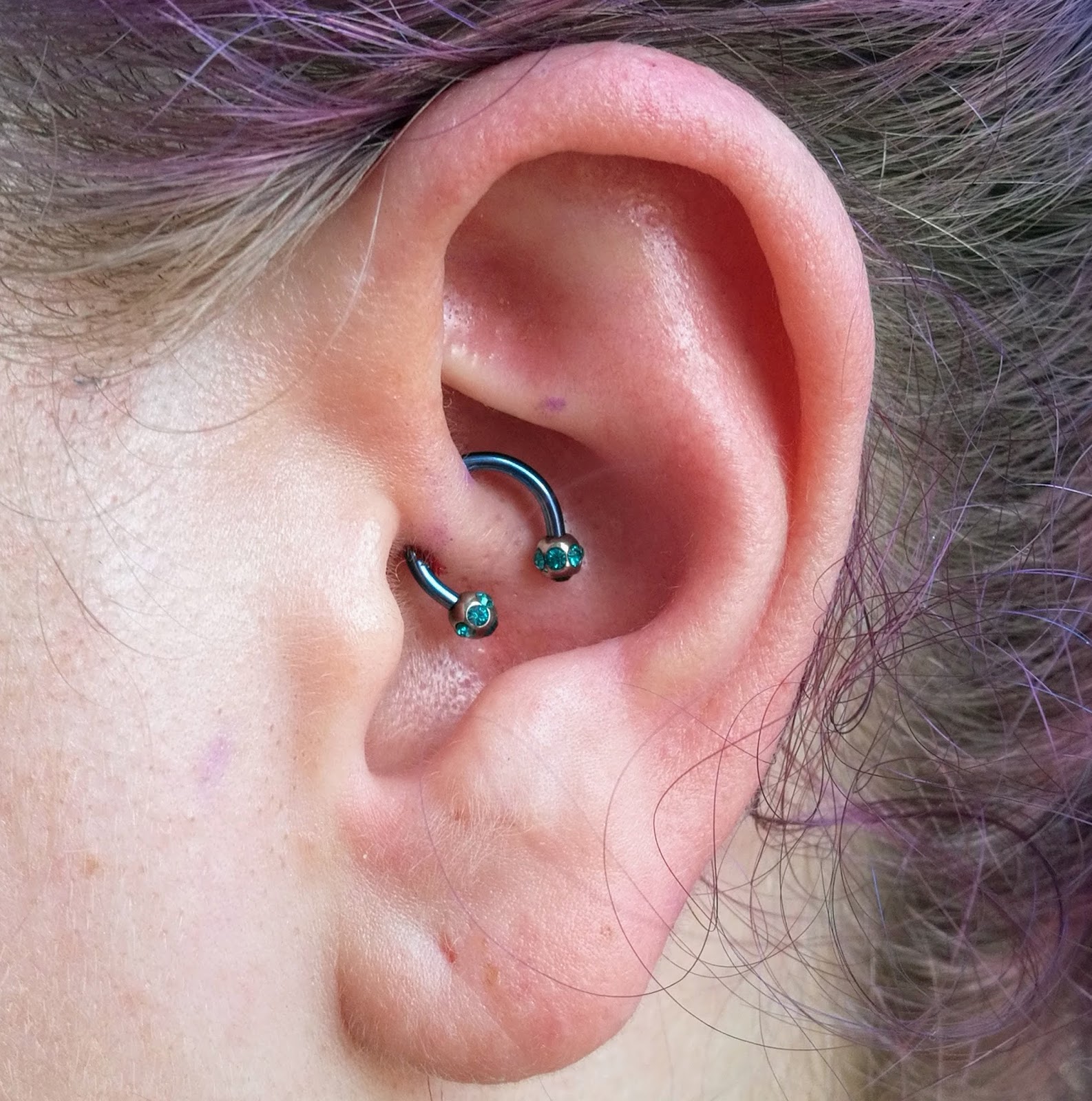 I got a DAITH piercing! Cherry Colors Cosmetics Heaven!