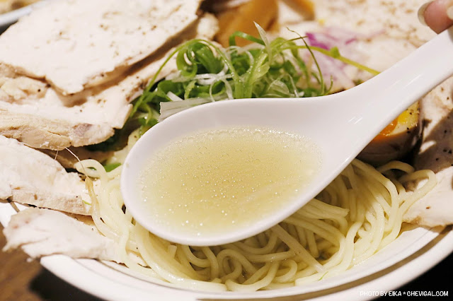 整碗拉麵被叉燒蓋滿滿！師承拉麵之神，日本道地雞淡麗系拉麵全新開幕！