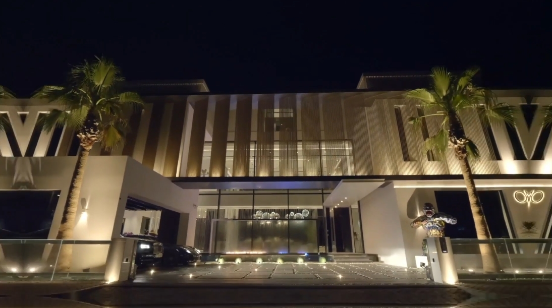 92 Interior Design Photos vs. ONE100, Palm Jumeirah Dubai Luxury Beach Mansion Tour