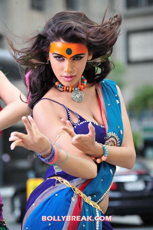 Gabriela Bertante still in blue traditional outfit showing her hot navel and amazing body - (3) - Gabriela Bertante Item  BLUE dress HOT PHOtoS