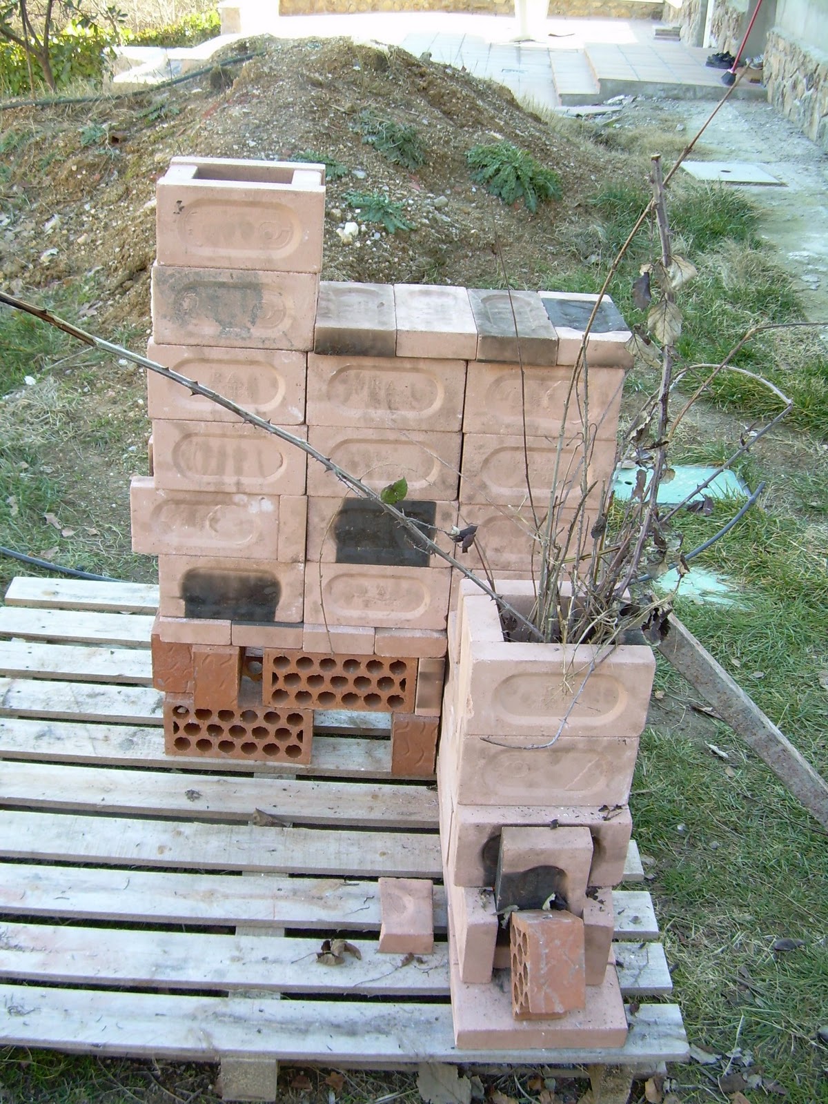 HOGAR NUEVO: Experimento tercero. Híbrido entre estufa cohete y estufa