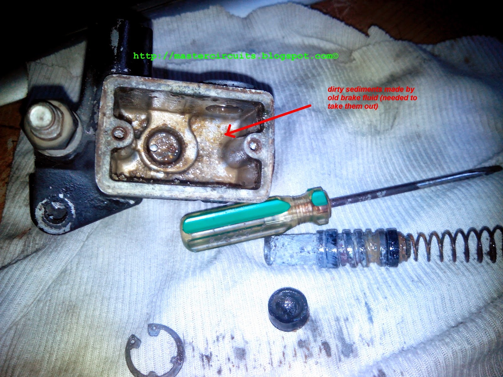 Info Manual Motorcycle Front Brake Failure (front brake master)