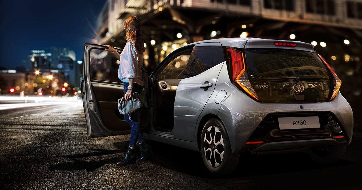Frauen Und Ihre Autos Echte Modelle Fur Sie Gibt Es Leider Immer Noch Nicht