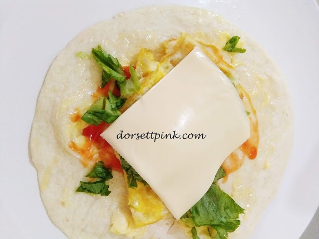 http://www.dorsettpink.com/2018/10/breakfast-recipe--tortilla-wrap-omelet.html
