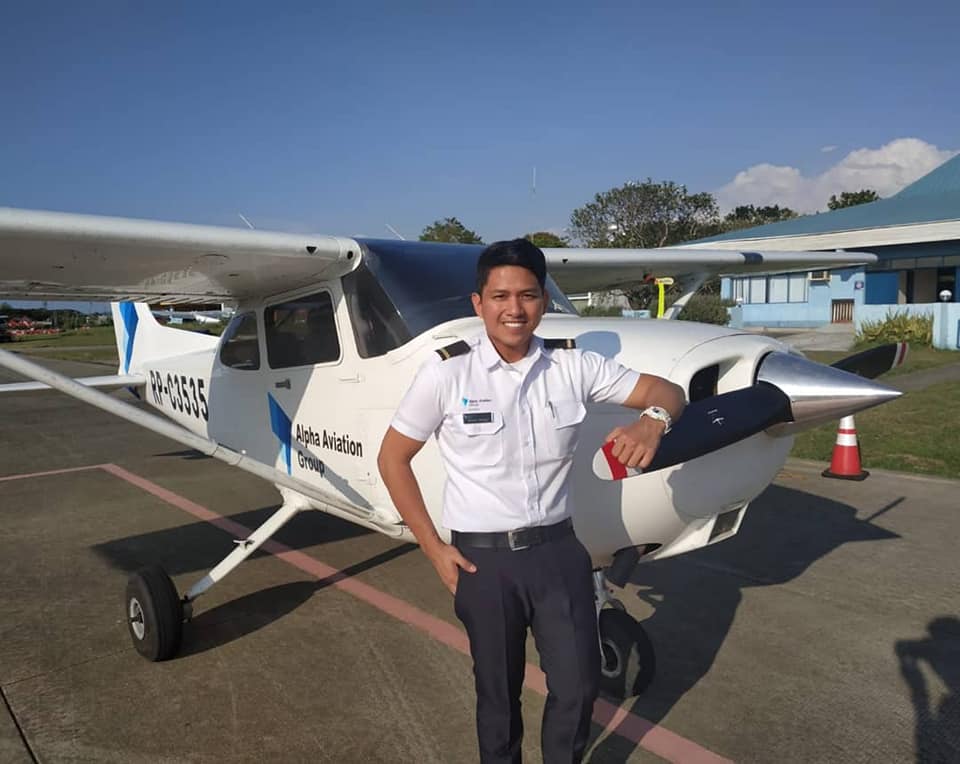 Former GMA reporter Steve Dailisan pursues love of flying, now a pilot