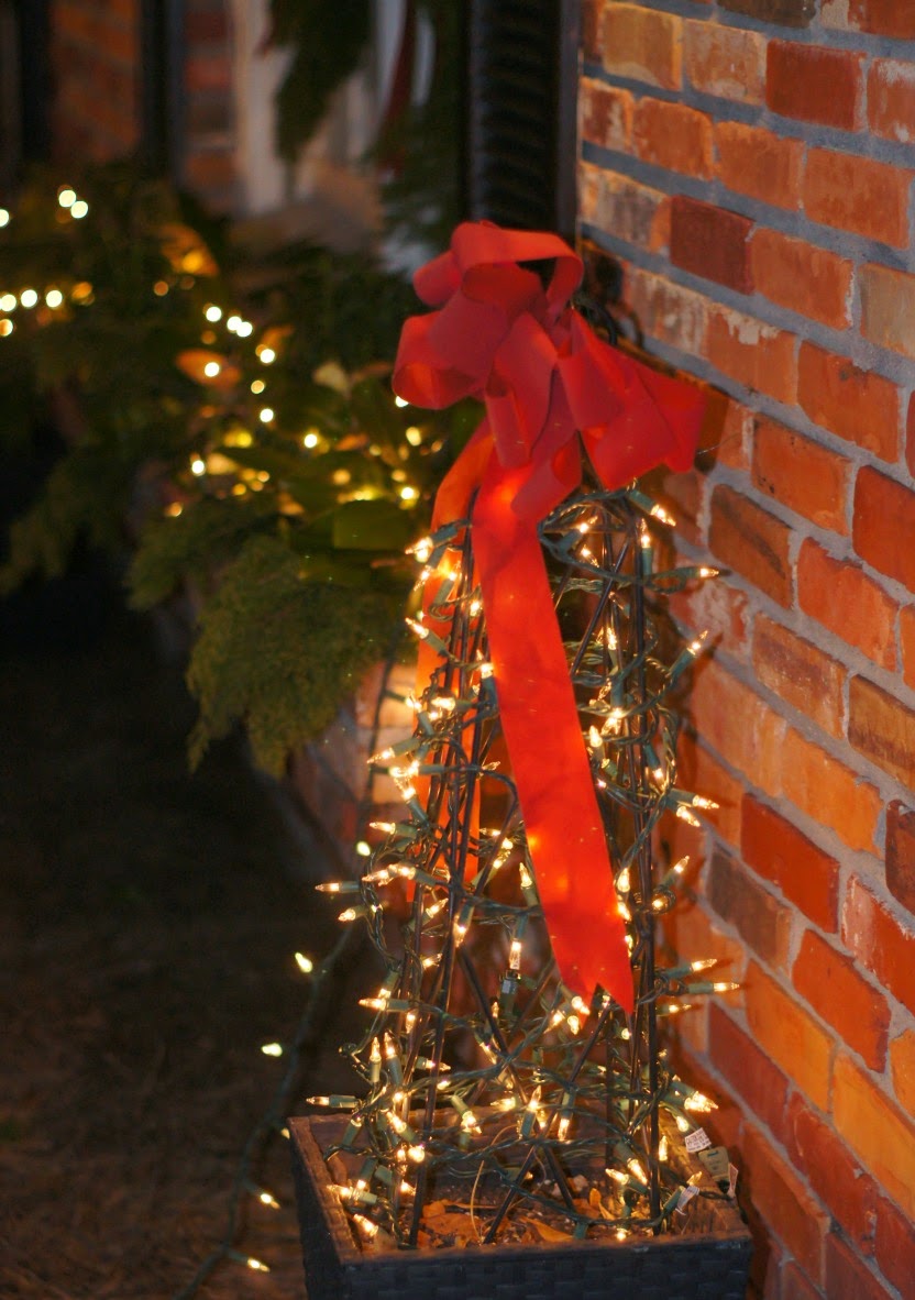 Cultivate Create: Christmas Curb Appeal