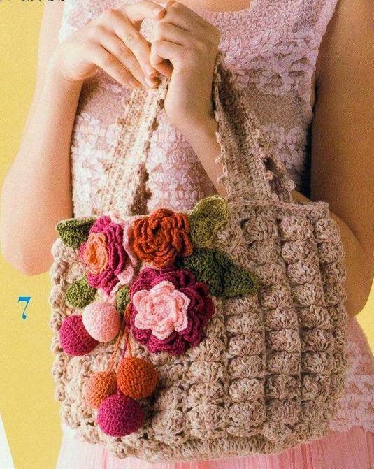 Bolso al crochet con deco floral tejido con ganchillo - con patrones