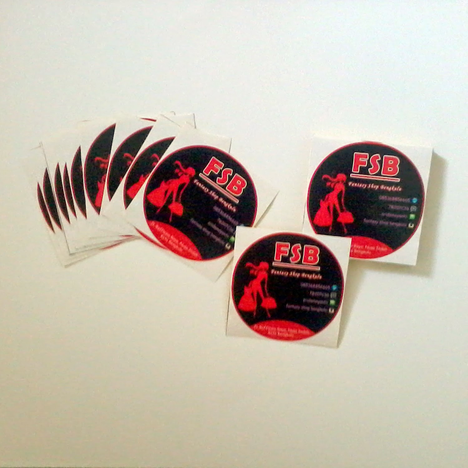 Stiker: Sentuhan Kecil, Dampak Besar dalam Bisnis Kosmetik Online