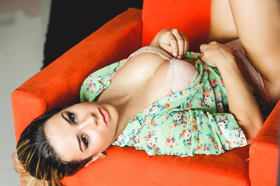 Nas fotos, a paraense de 21 anos mostra seu lado sensual. Foto: Fabrício Santana/ Thiago Freitas Assessoria