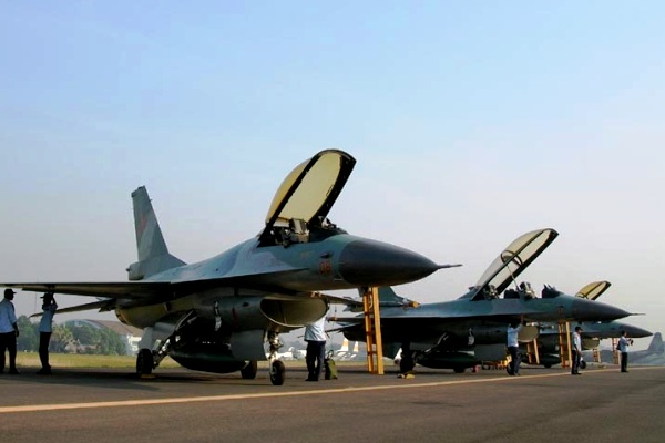Pesawat Tempur F-16 TNI-AU