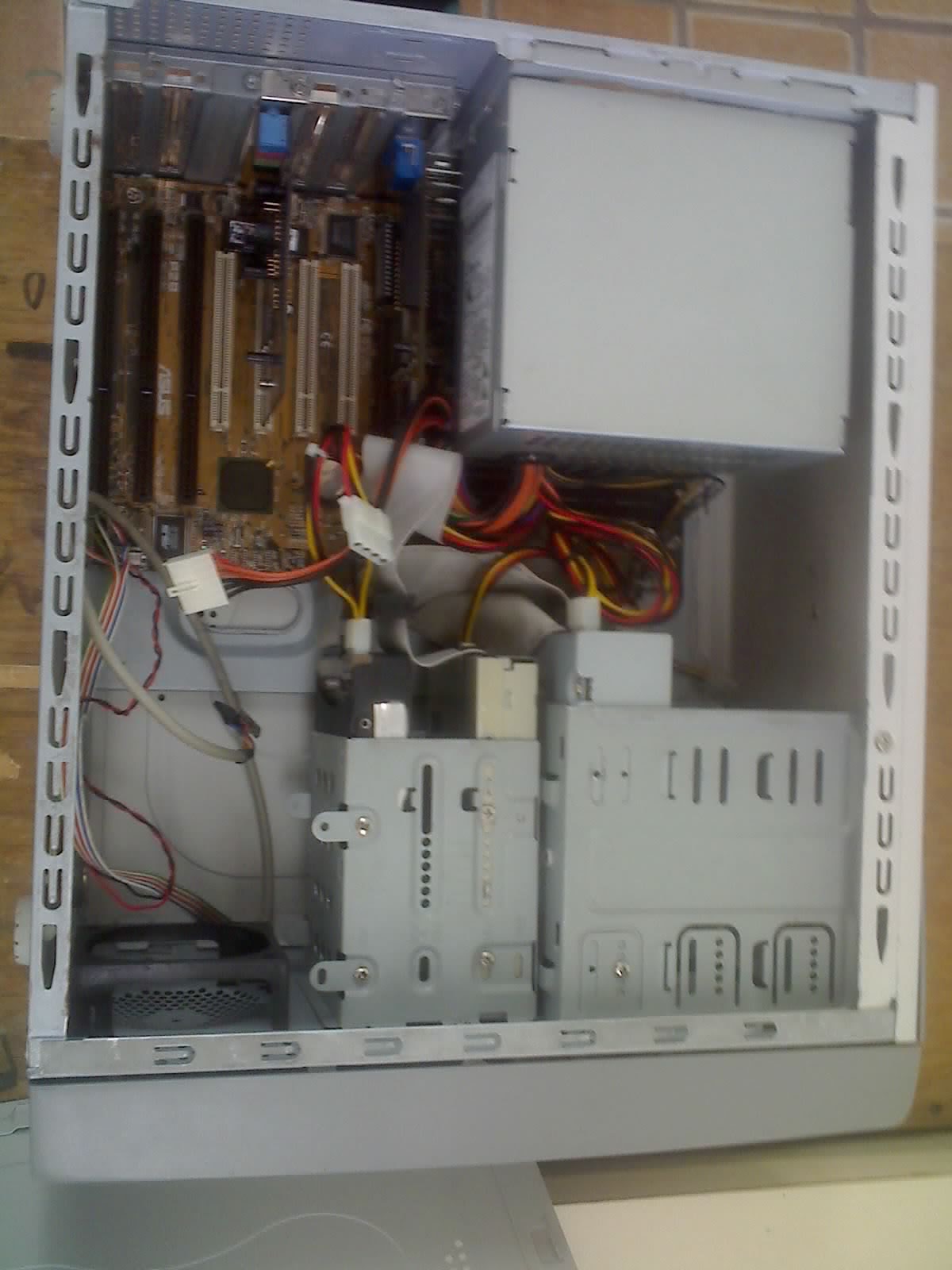 MANTENIMIENTO DE EQUIPO DE COMPUTO: CoMo ARmaR Y deSaRmaR UNa