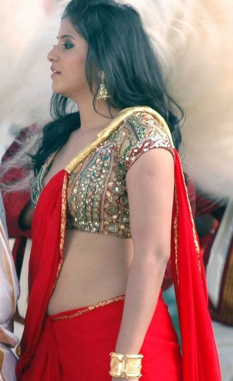 Anjali hot Navel show in Red Saree Images