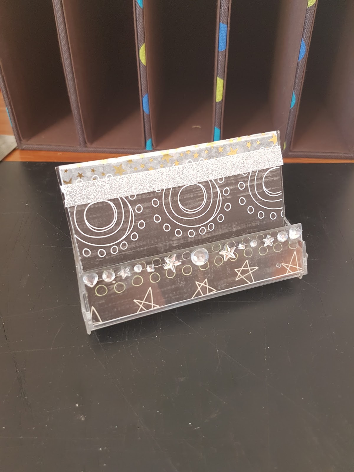 Bloated Blog DIY Cell Phone Stand Life Hack