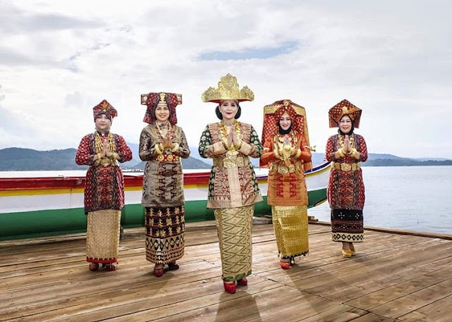 Pakaian Adat Provinsi Lampung - Pakaian Adat Tradisional Tulang Bawang