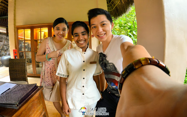 A picture with the helpful receptionist at the Spa and Wellness Centre, The Banjaran