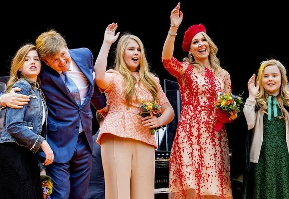  Queen Máxima, Princess Catharina-Amelia, Princess Ariane, Princess Alexia, Princess Laurentien, Prince Constantijn and Princess Aimée