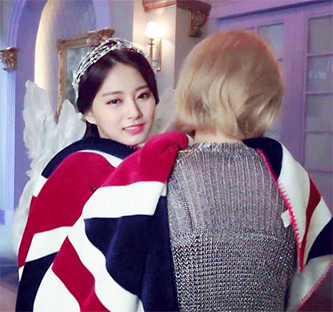 같이 놀면 애기가 되는 정연이와 쯔위 | 인스티즈