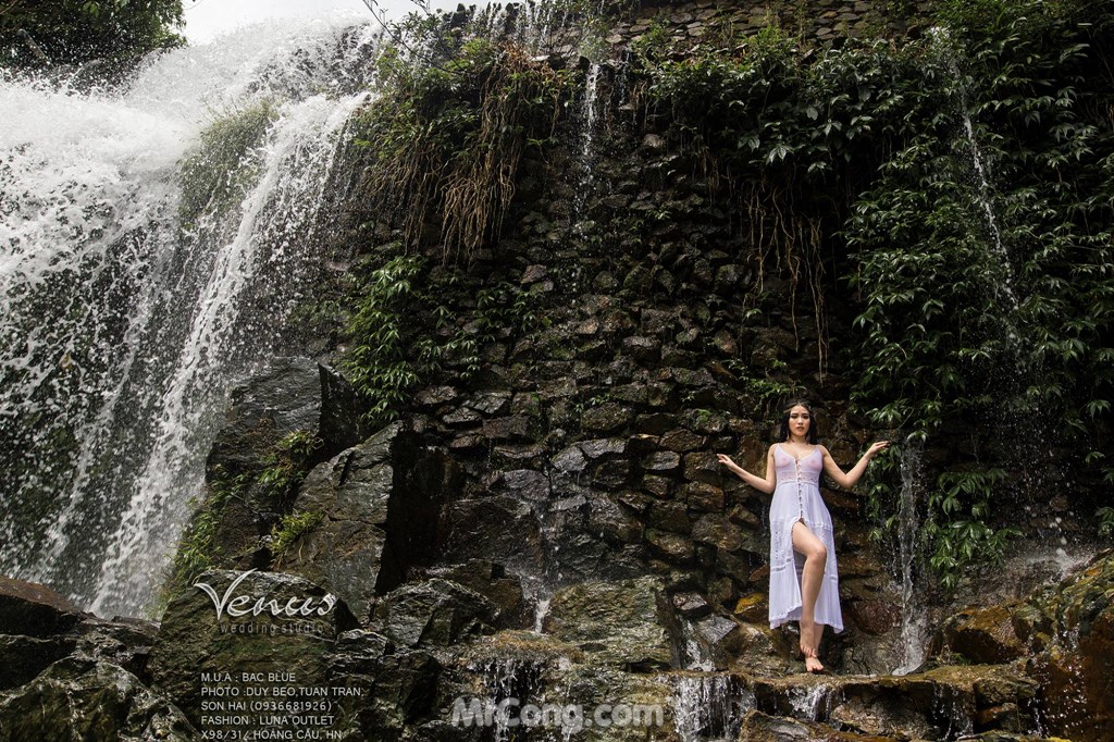 Linh Miu boldly let go of her chest in a set of photos taken under a waterfall photo 1-11