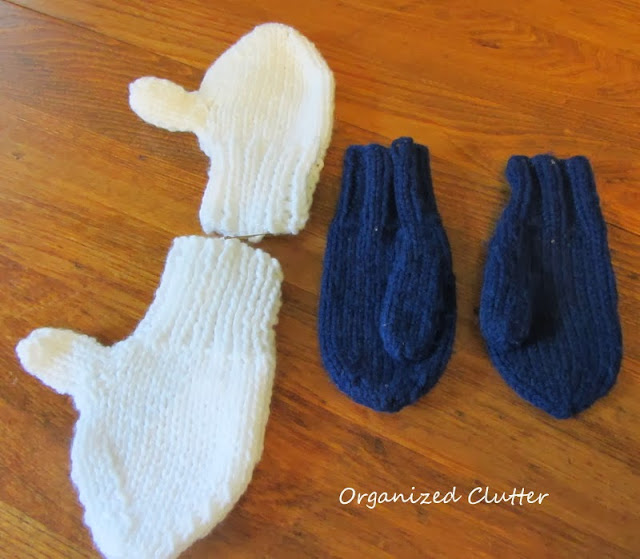 Hand knit mittens http://organizedclutterqueen.blogspot.com/2013/10/thrifting-and-antique-shopping.html