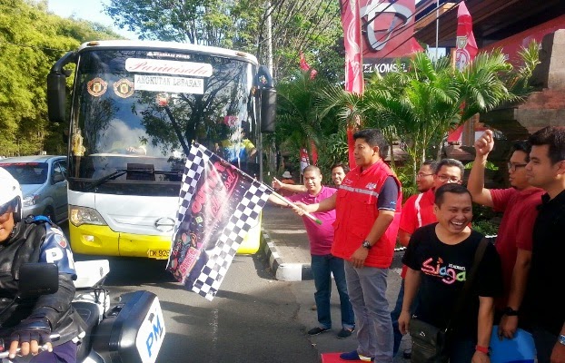 Telkomsel Bali Berangkatkan 120 Pemudik ke Surabaya