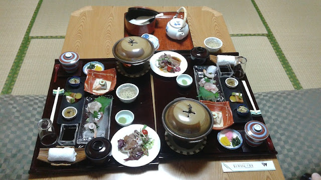 Cena en el Miyajima Sea Side Hotel