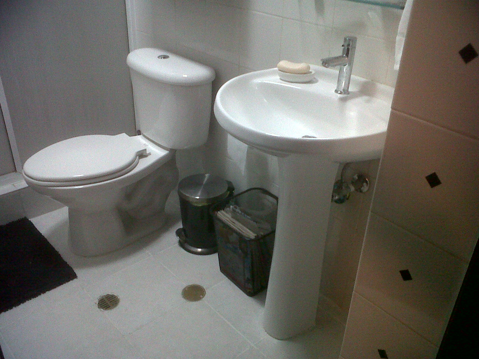 Isa Molina en Decoraterapias: Remodelar un baño con pintura y accesorios