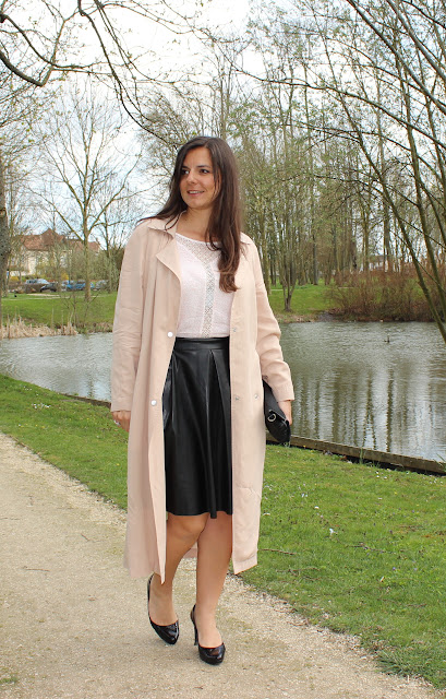 trench long zara, jupe midi simili cuir, pochette jonak