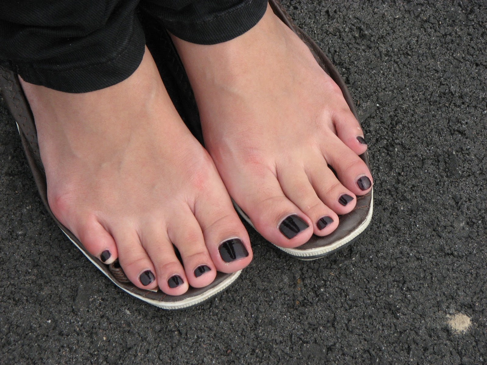 Sexy black toes!