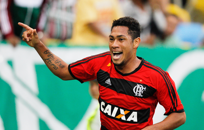 Equipe árabe deve pagar uma fortuna e Hernane pode estar de saída do Flamengo