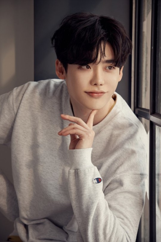[K]netizone: Lee Jongsuk, "I like to watch 'I Live Alone'... I bet it