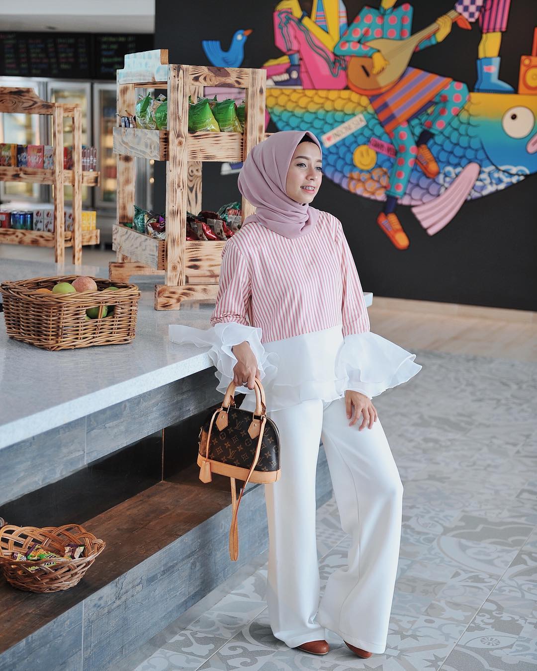 Outfit Baju Atasan Berhijab Ala Selebgram 2018hijab kerudung segiempat baby pink top blouse stripe lengan lebar terompet merah muda pallazo cullotes putih flatshoes high heels coklat tua sling bags hand bags coklat susu ciput hitam outfit buah gaya casual kain katun 2018 Outfit Baju Atasan Berhijab Ala Selebgram 2018 hijab kerudung segiempat baby pink top blouse stripe lengan lebar terompet merah muda pallazo cullotes putih flatshoes high heels coklat tua sling bags hand bags coklat susu ciput hitam outfit buah gaya casual kain katun 2018