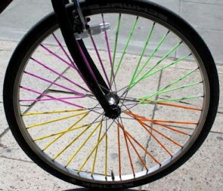 Yuk Menghias Roda Sepeda dengan Sedotan Warna Warni