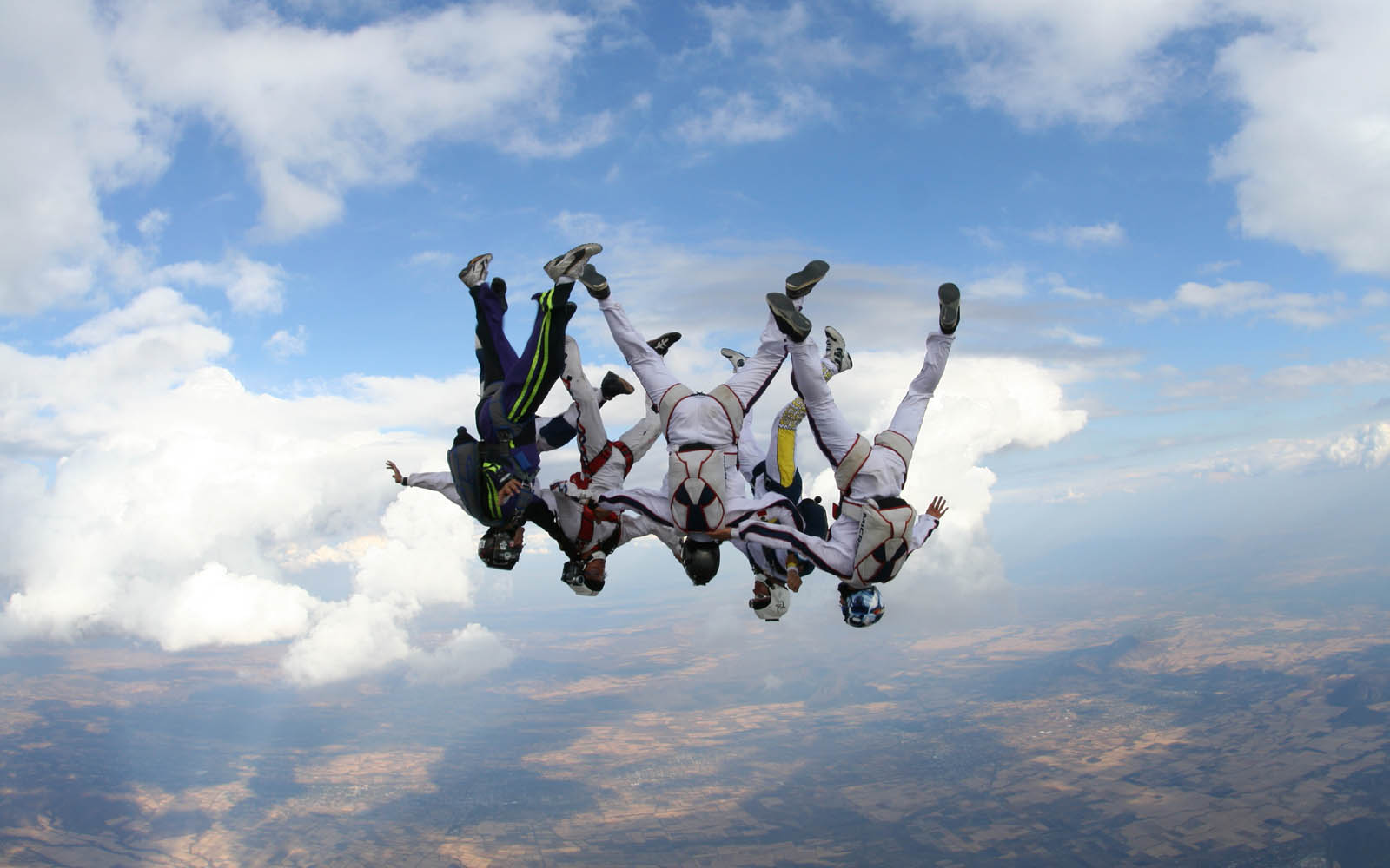 https://3.bp.blogspot.com/-PKox6srmnBM/UD5MSrCbdDI/AAAAAAAAIlU/Vfb2wzCwPY8/s1600/Skydiving%20Wallpapers.jpg