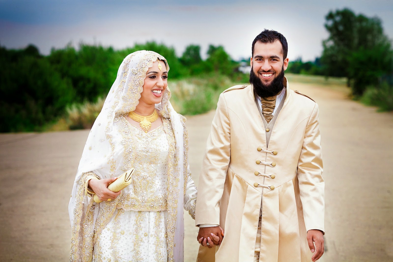 Мусульманский замуж. Свадьба мусульман. Свадьба в Исламе. Традиционная мусульманская свадьба. Мусульманские Свадебные платья.