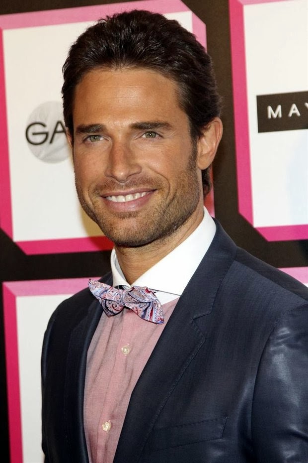 *w* FaMoSoS MaS GuApOs *w* : Sebastián Rulli