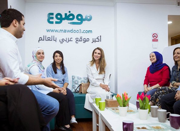 Queen Rania visited the Arabic-language digital encyclopedia office, Style of Queen Rania fashion and wore dress