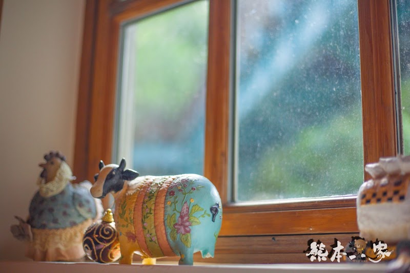 苗栗飛牛牧場親子住宿|牧場原墅家庭房|森林芬多精相伴的童趣屋