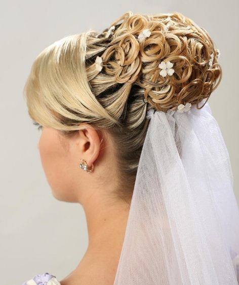 Hair styles with veil is suitable for you who want to look elegant at 
