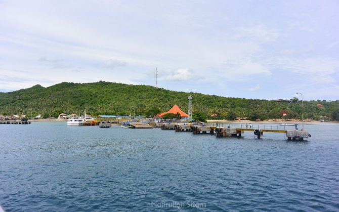 Pelabuhan Karimunjawa diabadikan dari atas kapal ASDP Siginjai