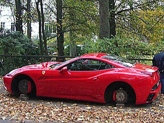 Ferrari California aufgebockt