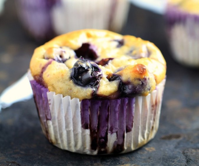 Blueberry Oatmeal Greek Yogurt Muffins #healthydessert #breakfast Blueberry Oatmeal Greek Yogurt Muffins #healthydessert #breakfast