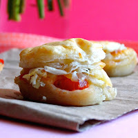  Folhadinhos de tomate, salsa e queijo