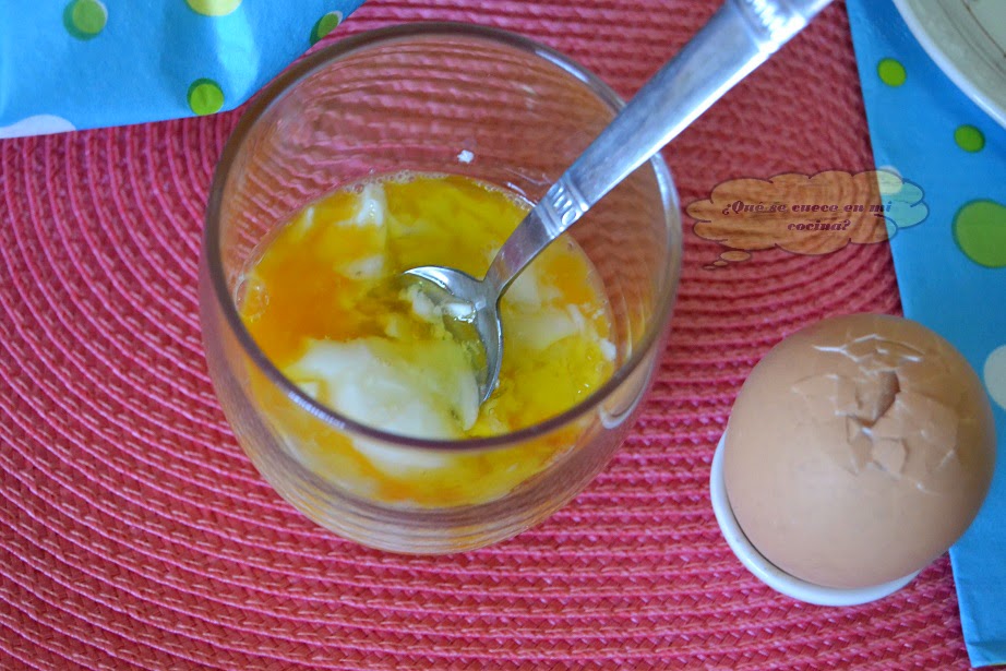 Hueveras Para Huevos Pasados Por Agua Con Cucharas - Huevo D
