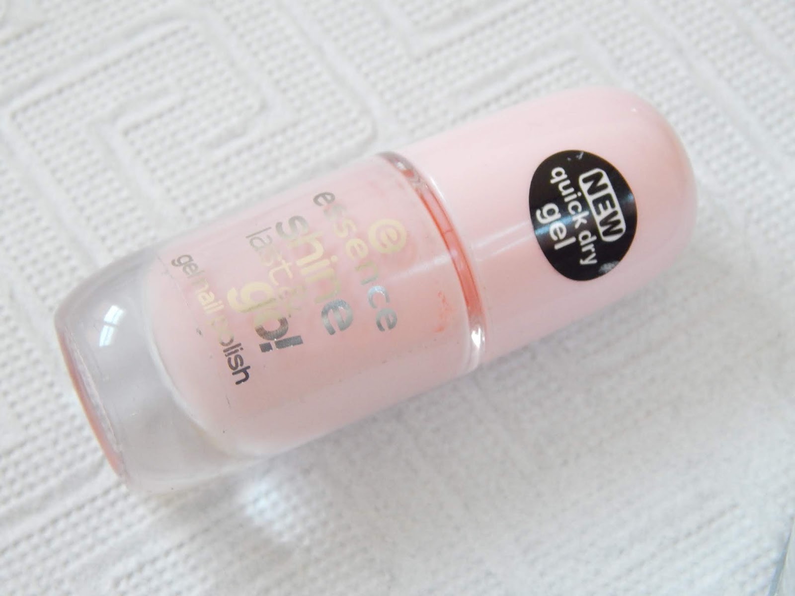 Lasting go. Trust in me 83 essence shine and go. Лак millennial pink essence. Лак millennial pink essence. Лак essence розовый палитра.