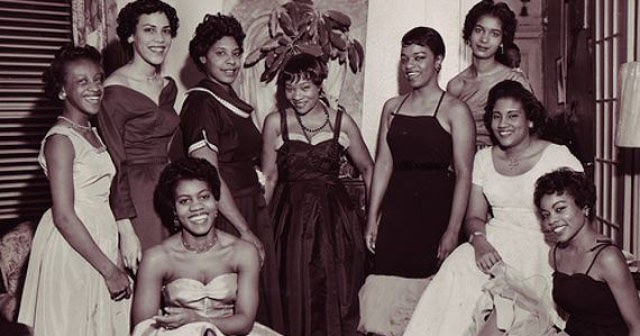 These 31 Vintage Snapshots Of 50s African American Women In