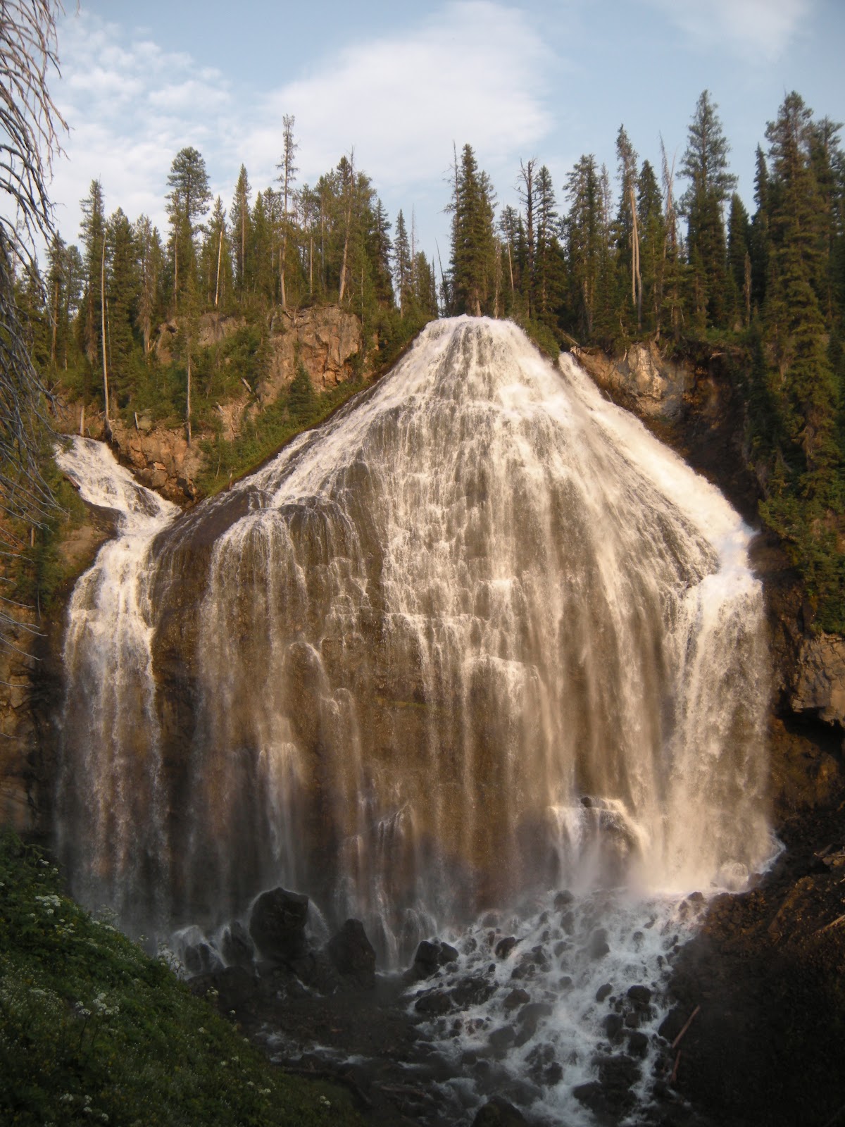 A Yellowstone Summer Union Falls hike