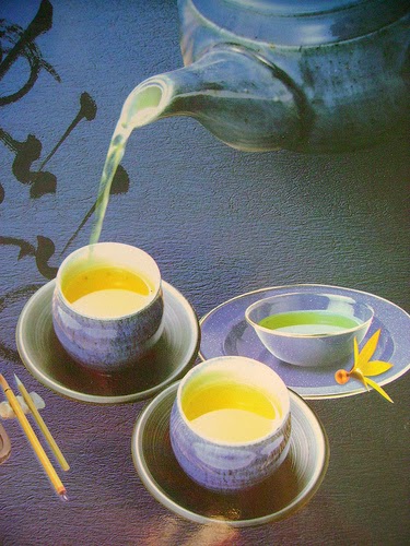 Uống trà xanh