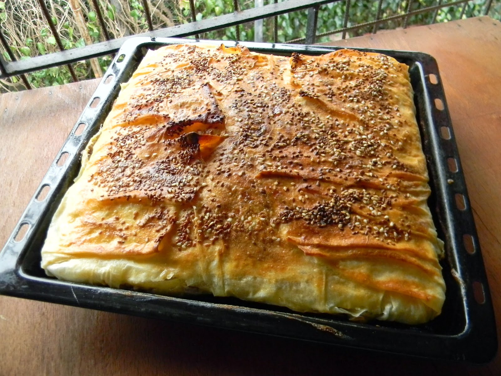Vişnap Soğanlı Börek.