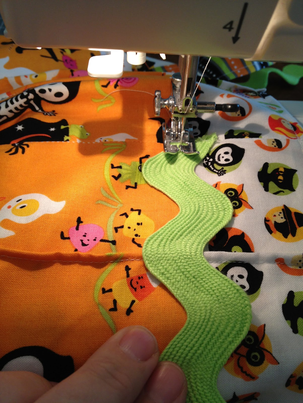 fabric-mill-trick-or-treat-bag-tutorial