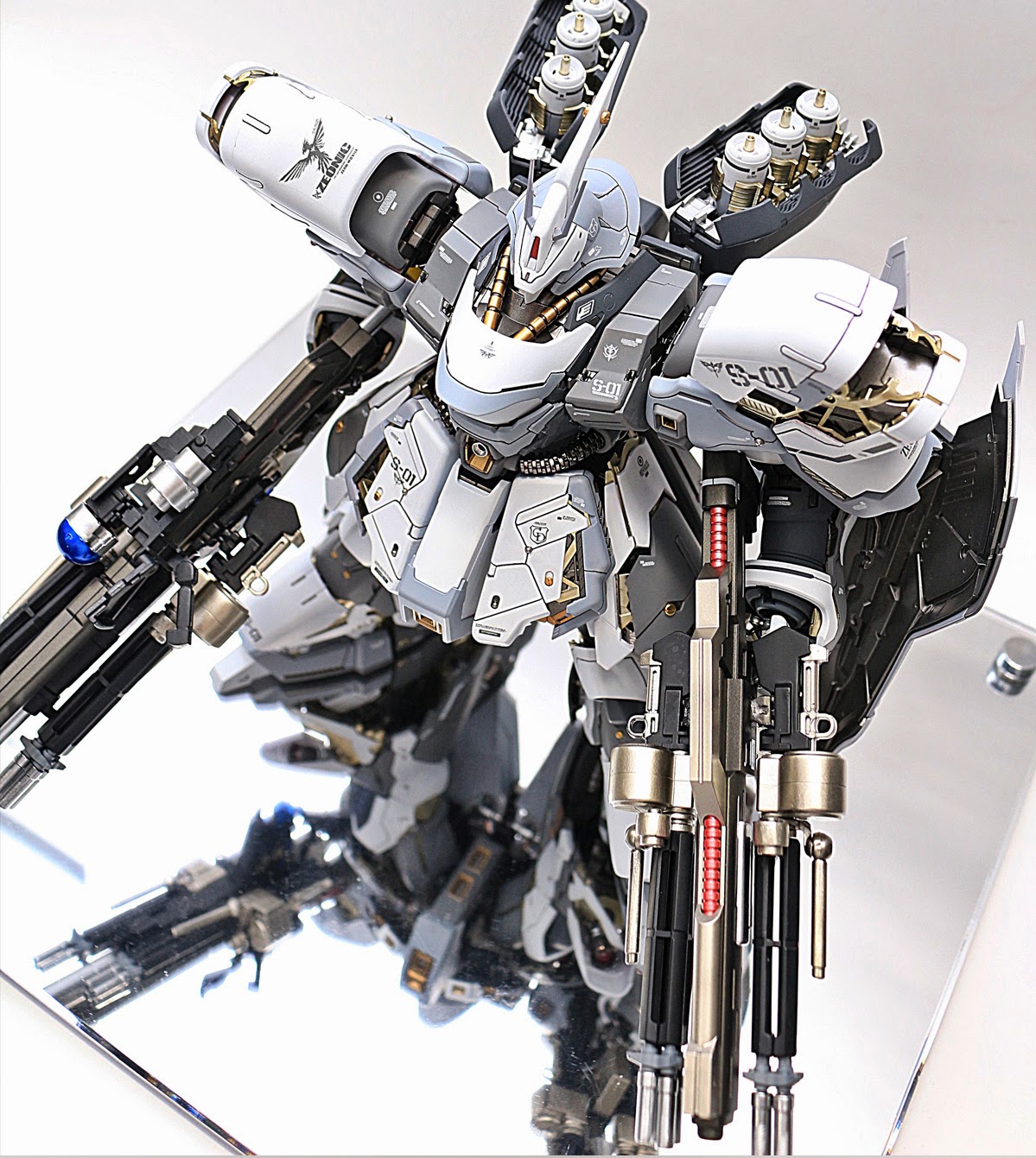 MG 1/100 "Snow" Sazabi Ver.Ka + Quad Gatling Gun Custom Build Gundam